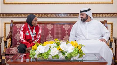 لقاء صاحب السمو الشيخ محمد بن حمد الشرقي البطلة ماجدة الكتبي